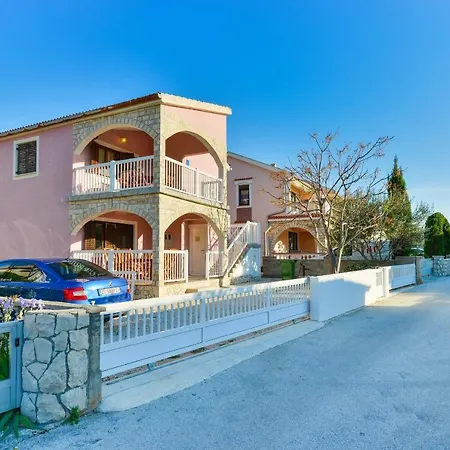 Apartment By The Sea - 18572