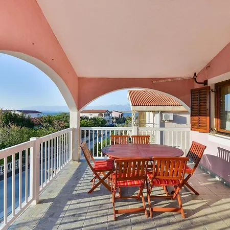 Apartment By The Sea - 18572