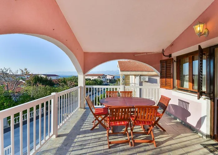 Apartment By The Sea - 18572